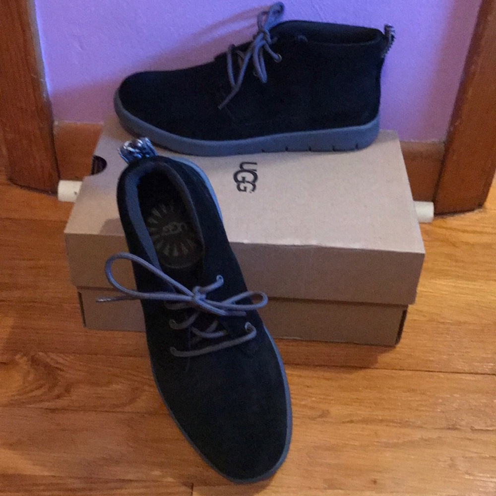 UGG chukka Canoe Suede size 4 ankle boot